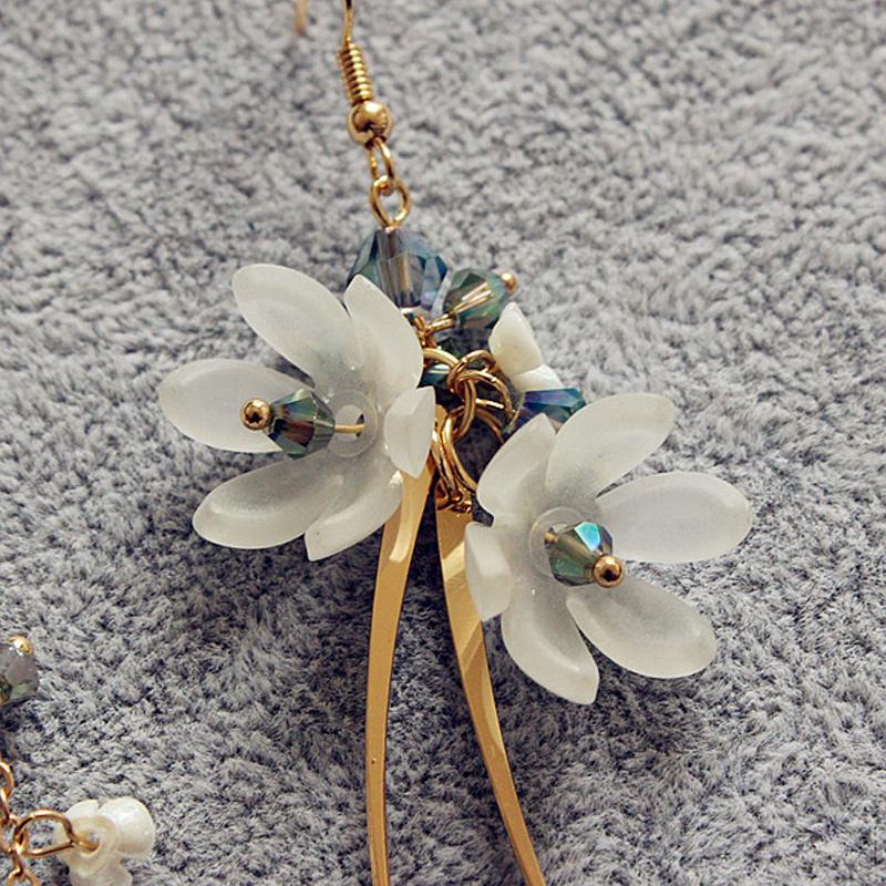 BowLift | Asymmetrical Flower Earrings