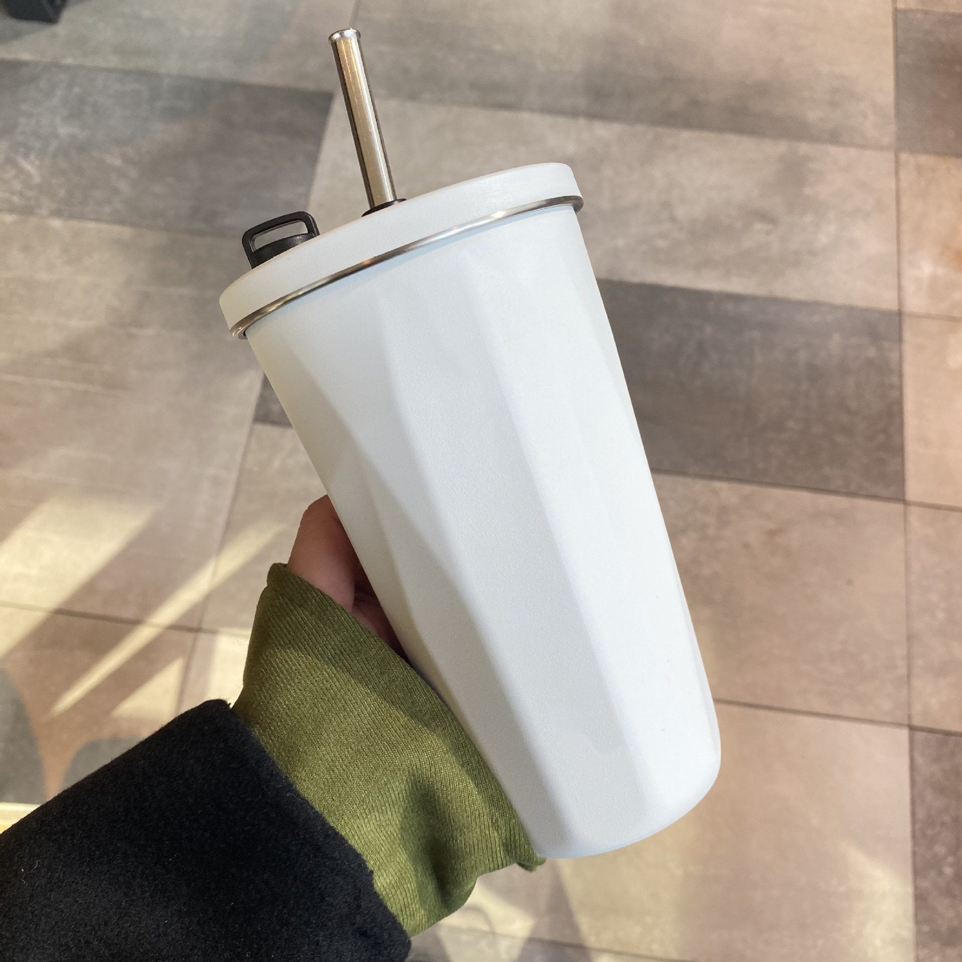 BowLift | Cup with collapsible straw