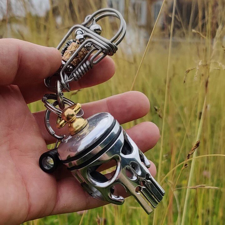 BowLift | Piston art skull keychain [pendant/flashlight/bottle opener]