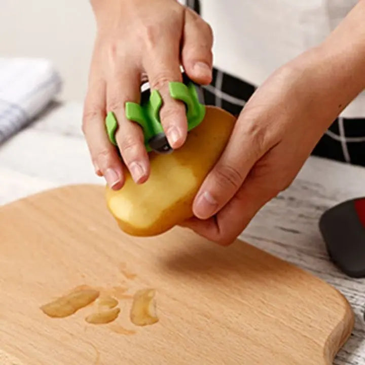 BowLift | Safe peeling with finger grip for fruit and vegetable peeler