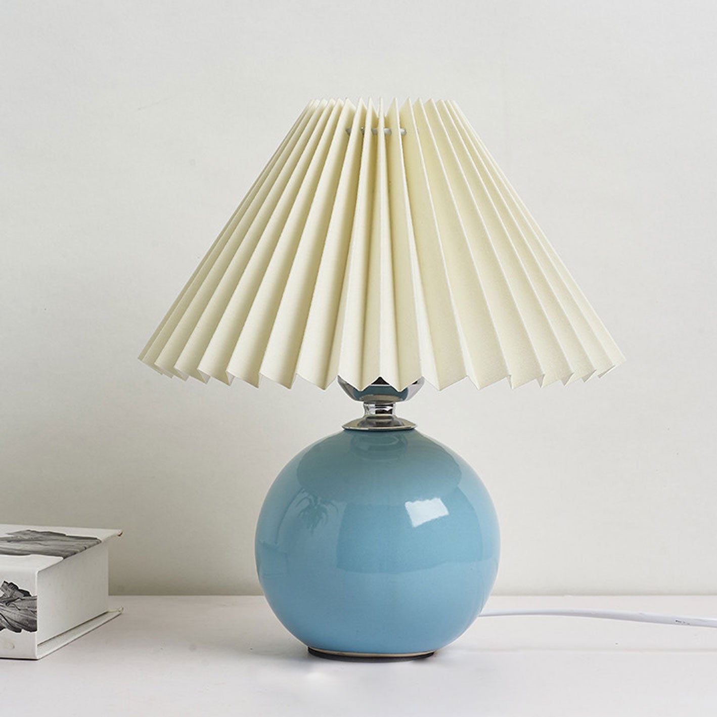 BowLift | Nordic minimalist 1-light table lamp made of ceramic with pleats