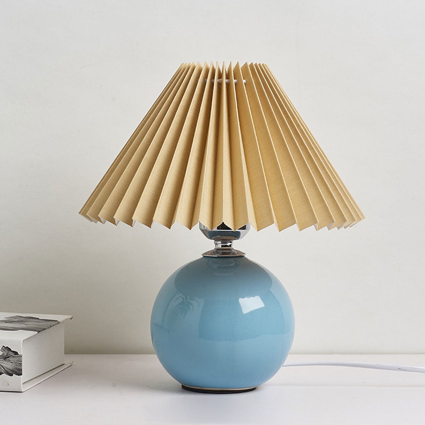 BowLift | Nordic minimalist 1-light table lamp made of ceramic with pleats