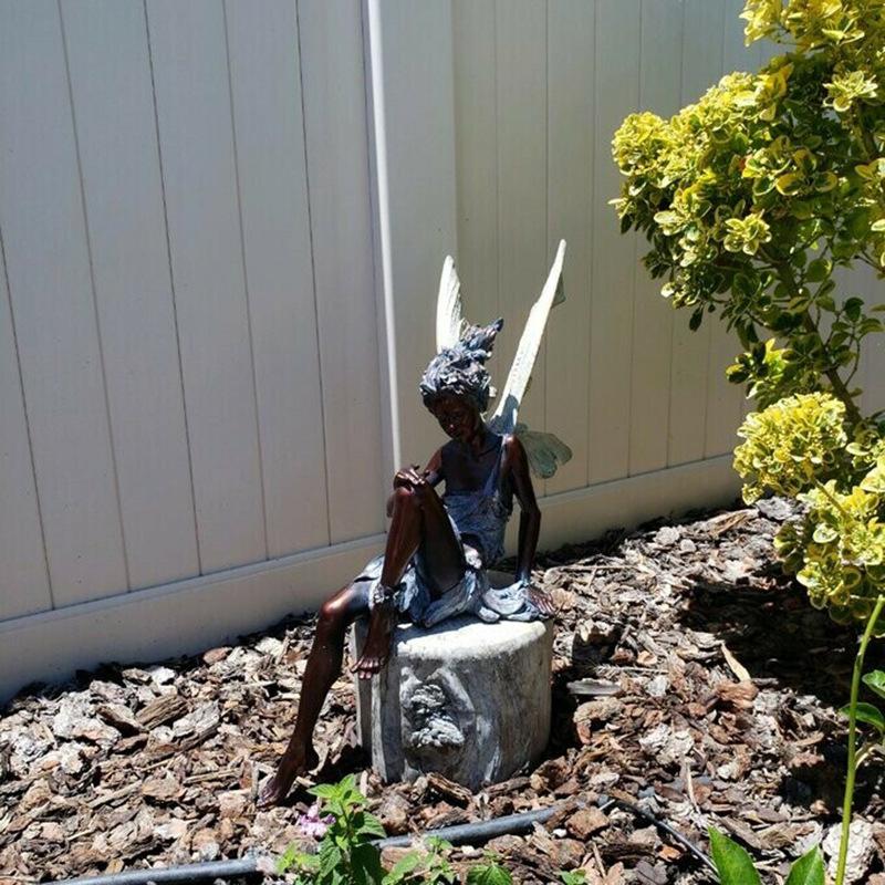 BowLift | Sitting Elf Sculpture | Garden Decor