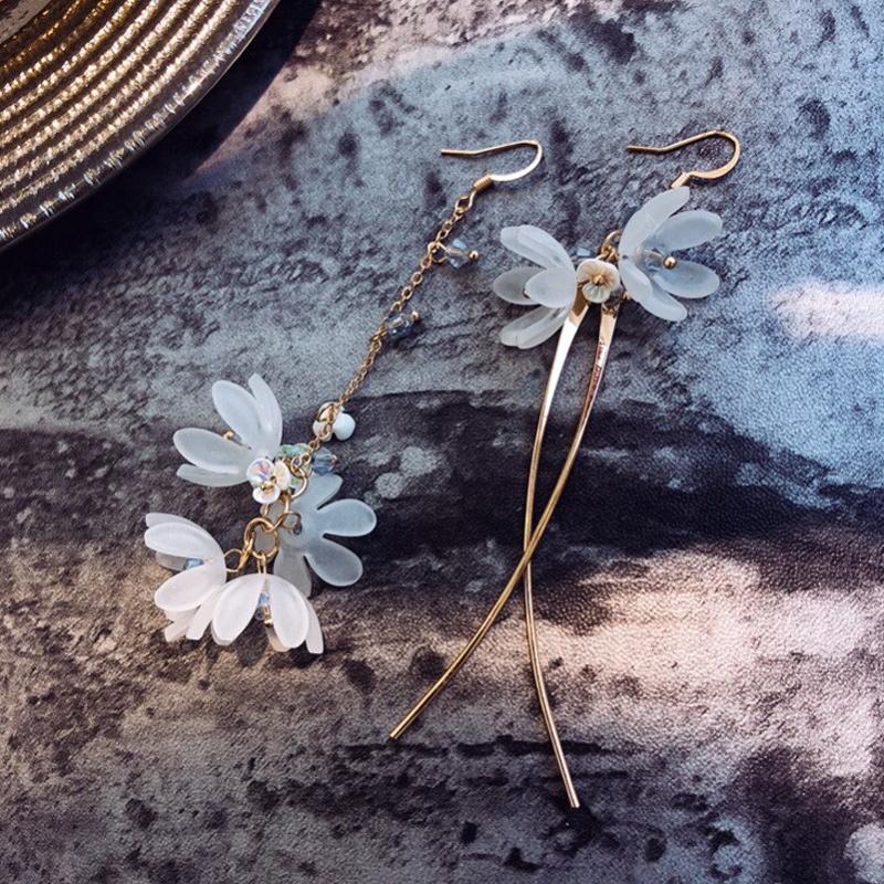BowLift | Asymmetrical Flower Earrings