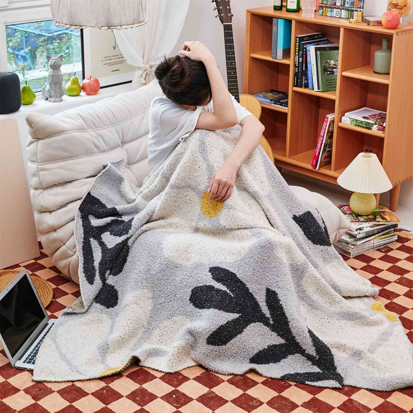 BowLift | Boho Floral Leaves Microfiber Knitted Throw Blanket - Soft, Cozy, and Decorative