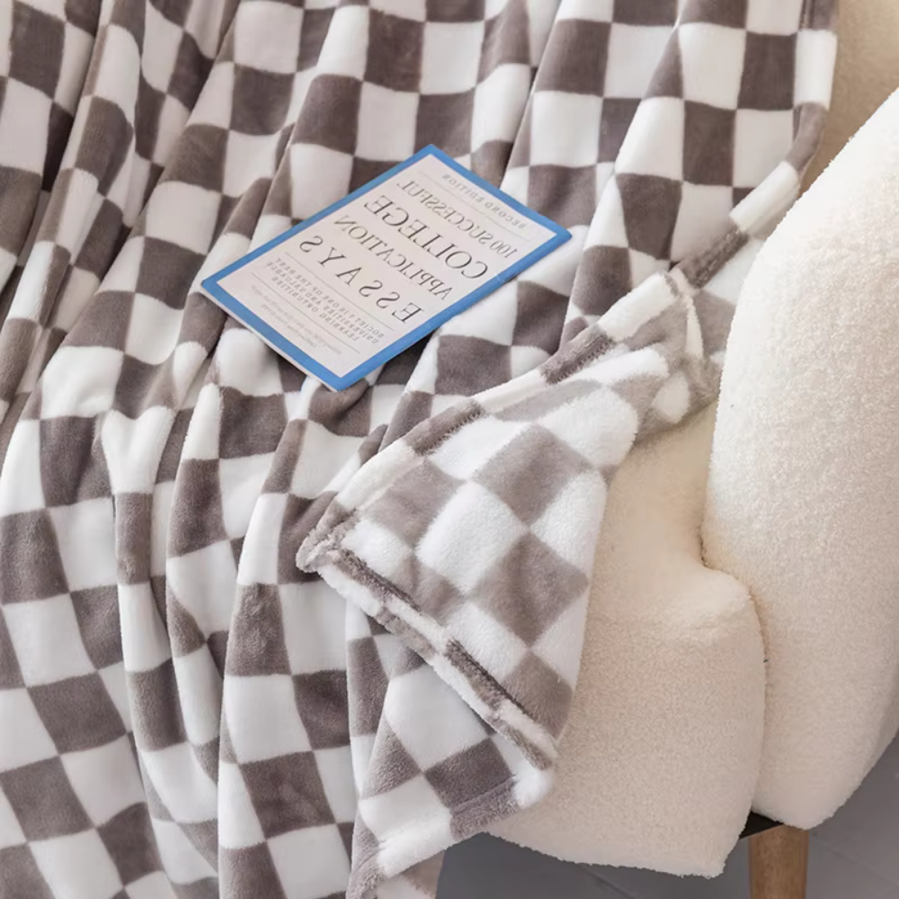 BowLift | Stylish blanket in checkered pattern for your home