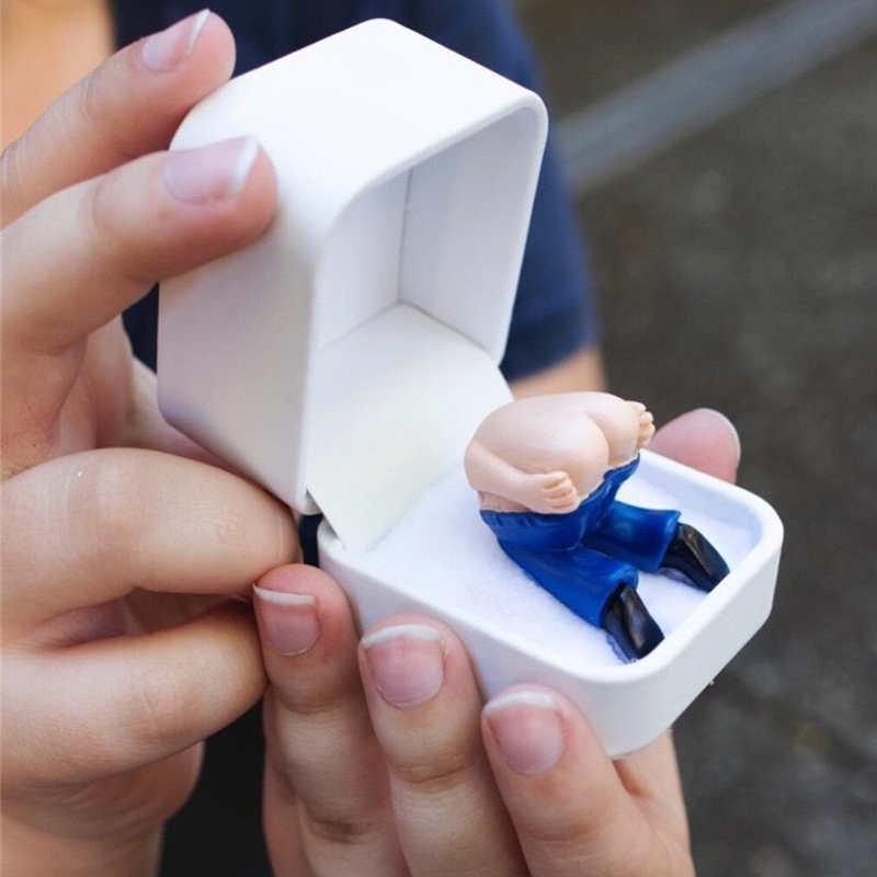 BowLift | Farting Butt Engagement Ring Box