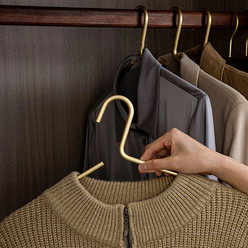 BowLift | 5 pieces of hangers made of solid matte gold/silver │ Seamless wardrobe organizer made of metal