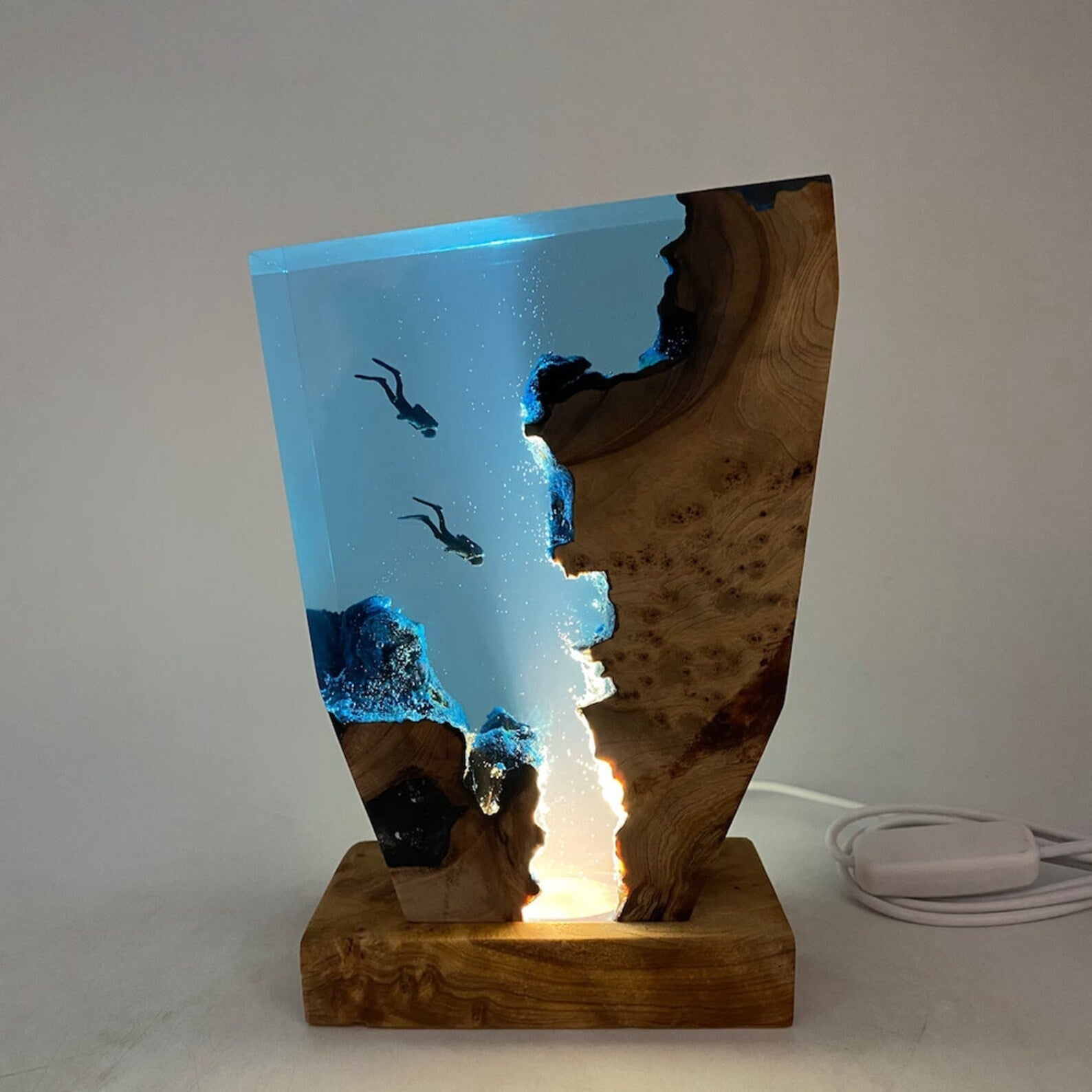 BowLift | Frendorf - Stylish Ocean Karst Diver Table Lamp for Your Home