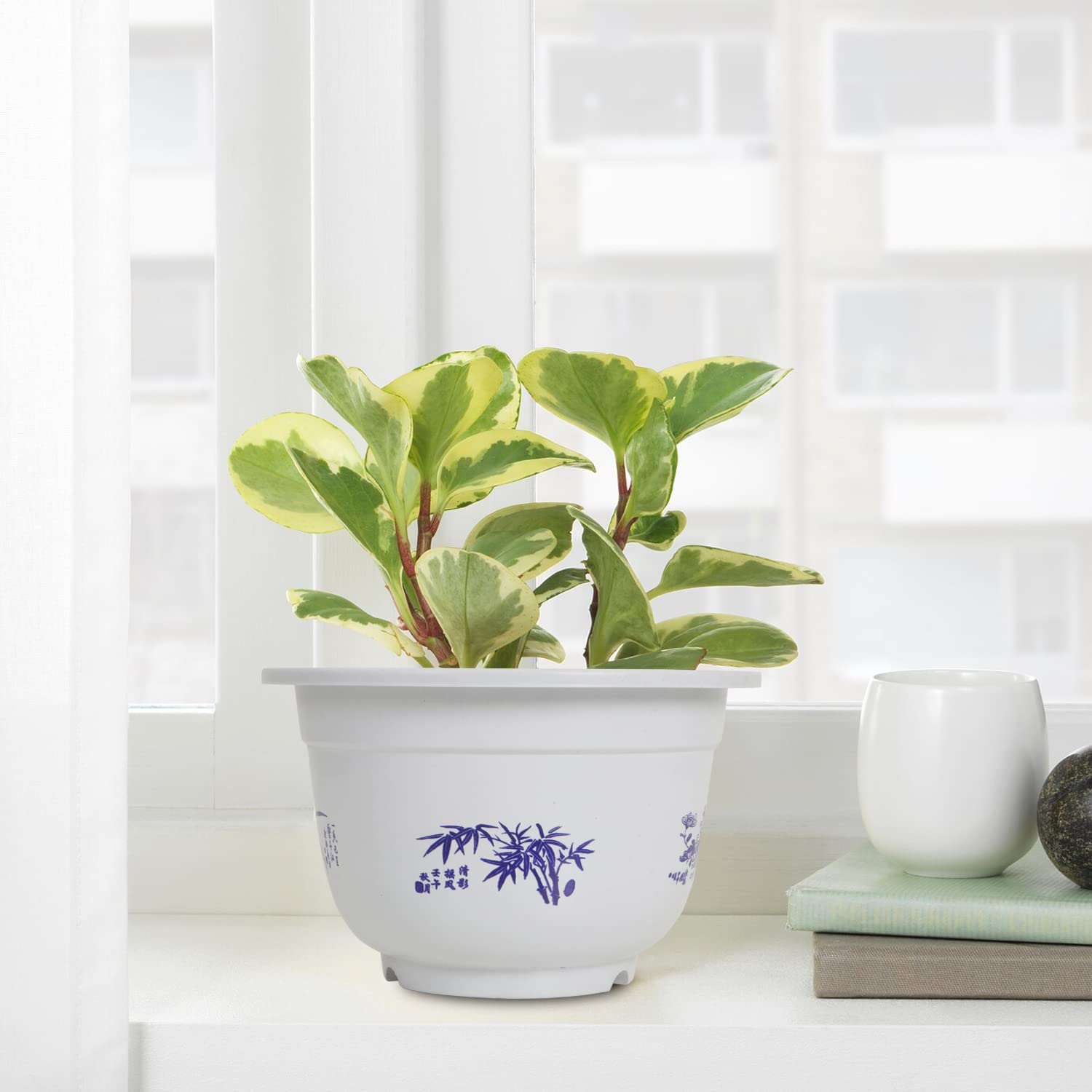 BowLift | Plastic flower pot with bamboo motif – Elegant planter for balcony and garden