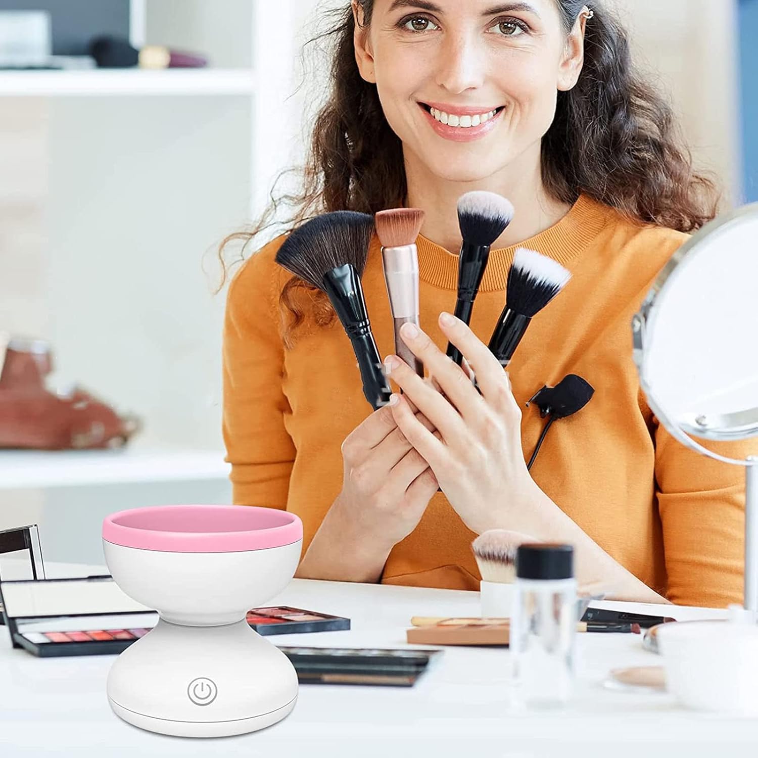 BowLift | BrushSonic – Deeply clean brushes in seconds!