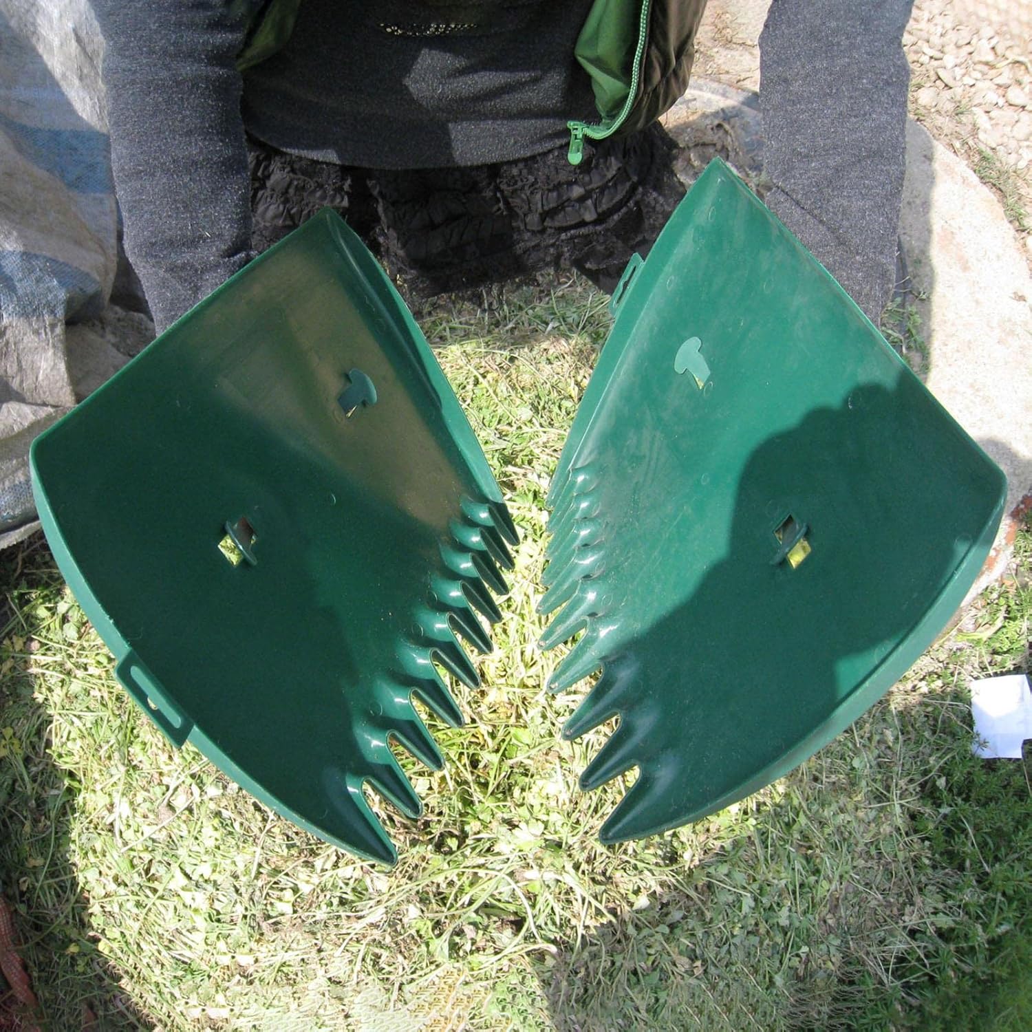 BowLift | Practical Garden Waste Grabbers – Ergonomic Grass and Leaf Disposal