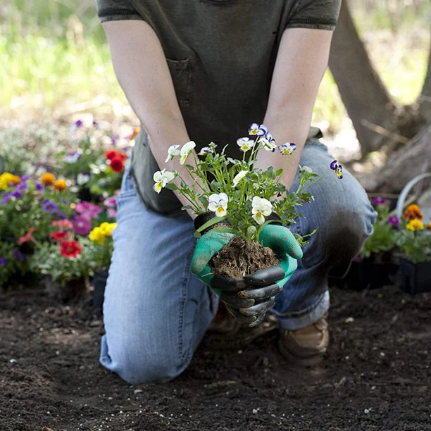 BowLift | Genius gardening gloves with claws