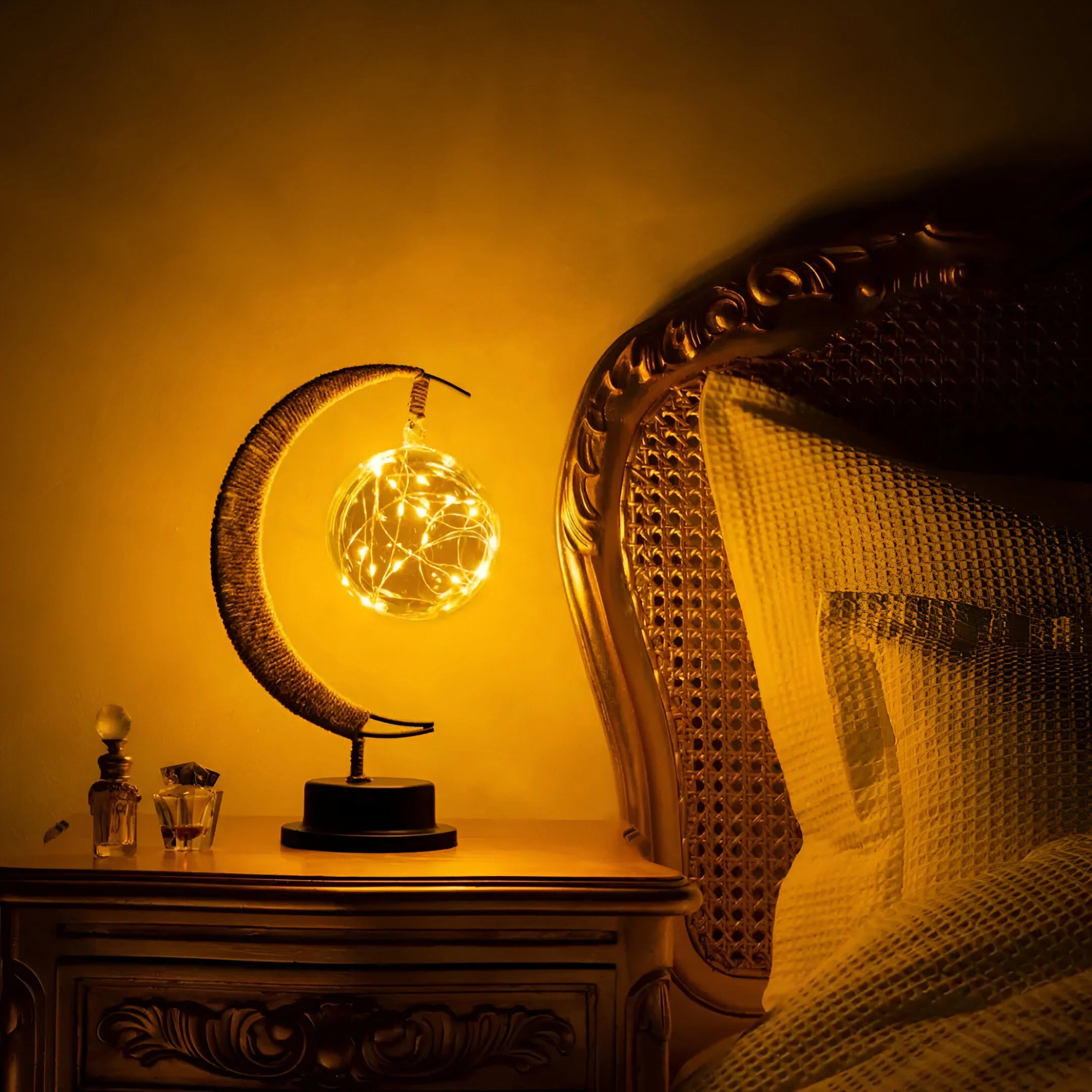 LunaGlow – Radiant Moon Lamp