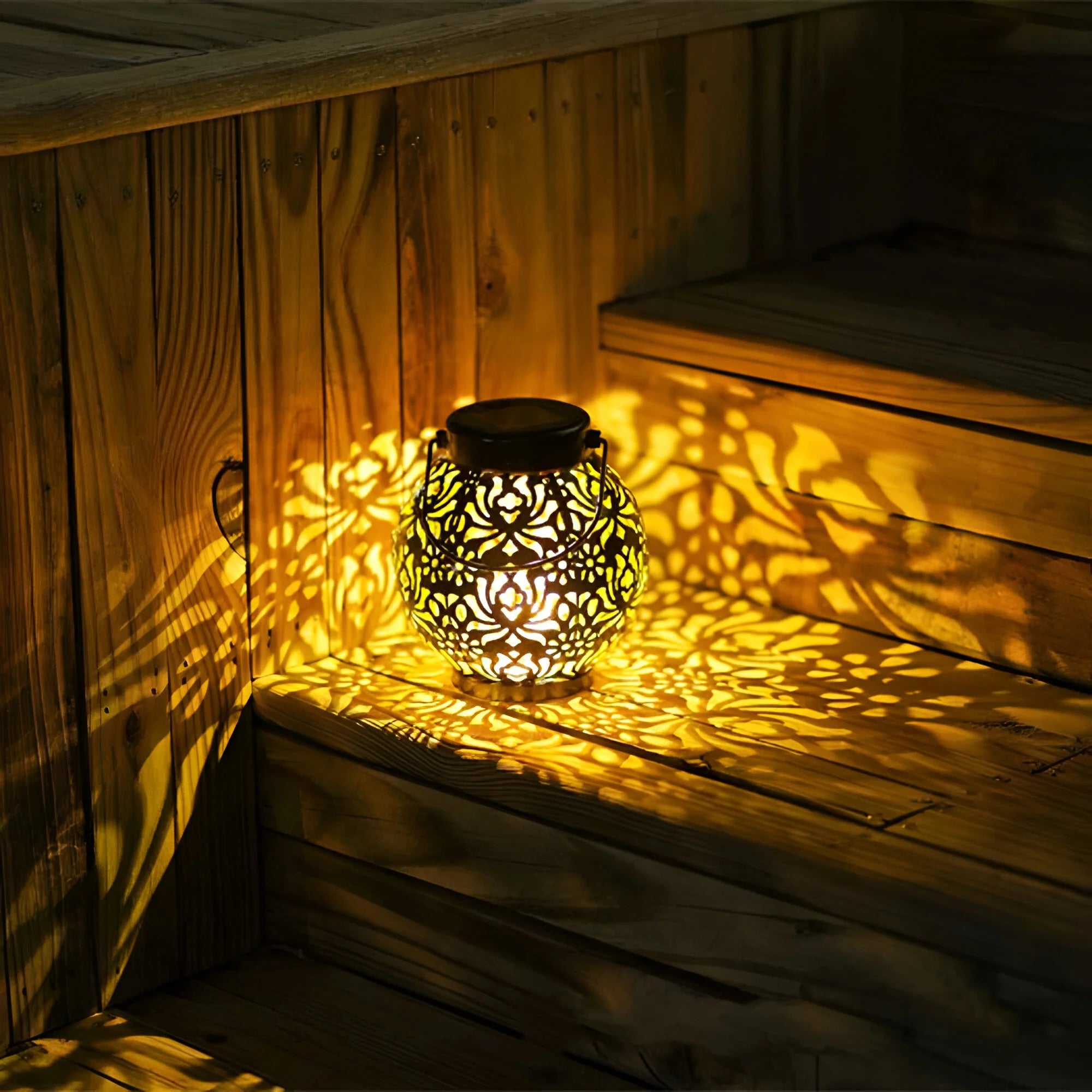 EcoGlow – Solar Hanging Garden Light