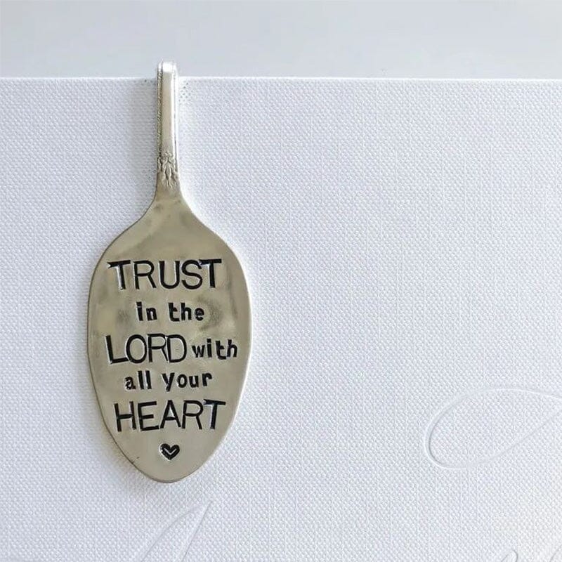 BowLift | Funny Spoon Bookmark - perfect gift for a bookworm