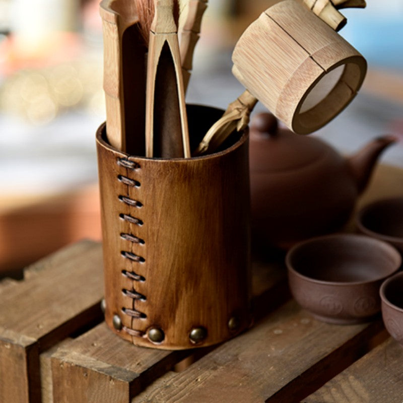 BowLift | Handcrafted Vegetable Tanned Leather Pen Holder Desktop Ornament