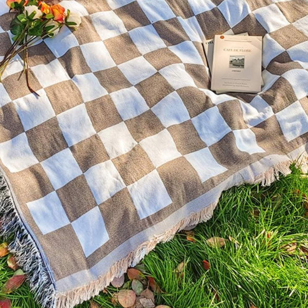 BowLift | All-Season Checkered Picnic Blanket with Fringe