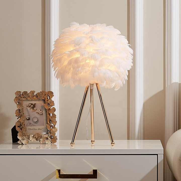 BowLift | Blossom Table Lamp – Elegant Feather Design with Dimmable Light