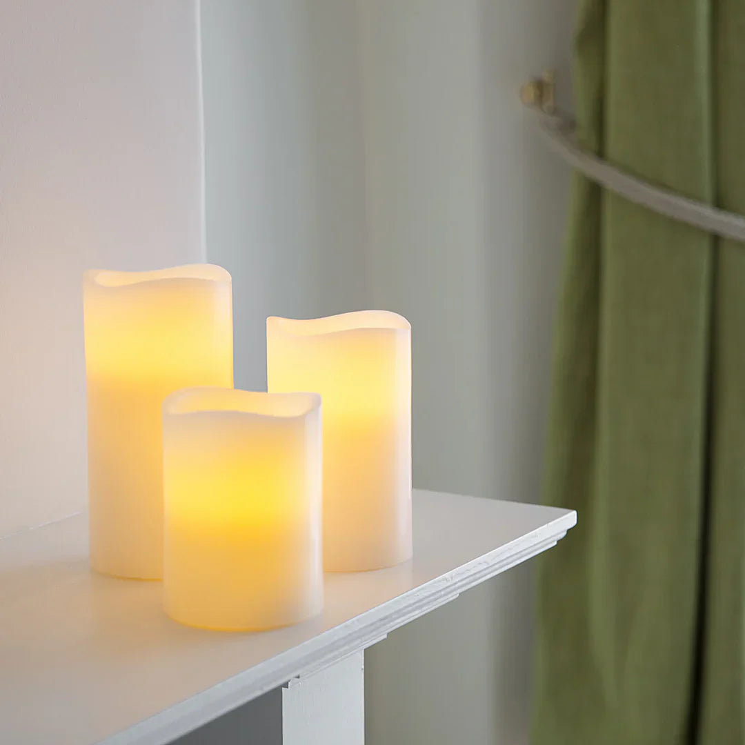 BowLift | Set with 3 tall flameless wax LED candles