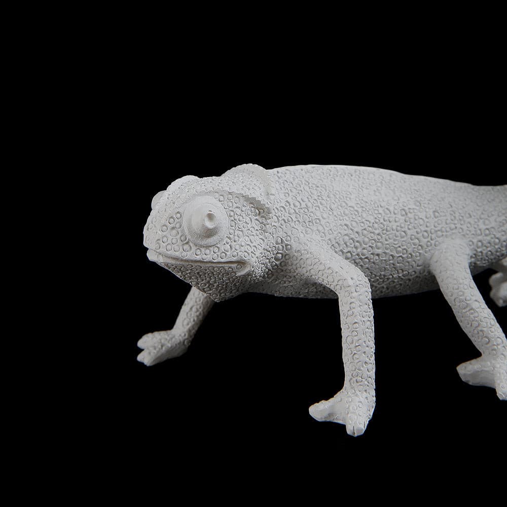 BowLift | CamouGlow – Resin Table Lamp with Charming Chameleon Detail