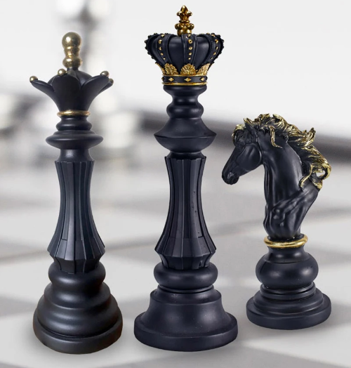 BowLift | Black and Gold Decorative Chess Pieces Set