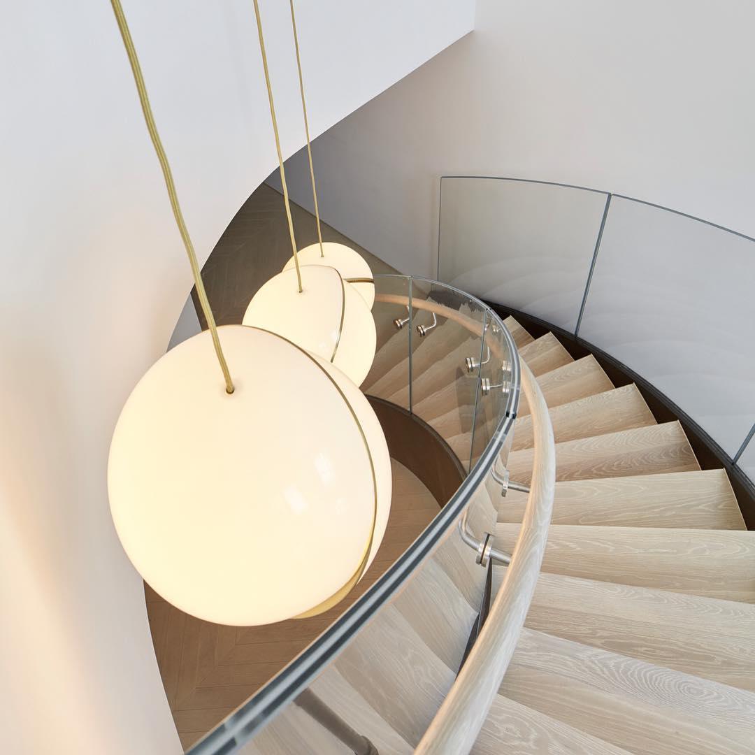 BowLift | AstralAura – Crescent Moon Pendant Illumination