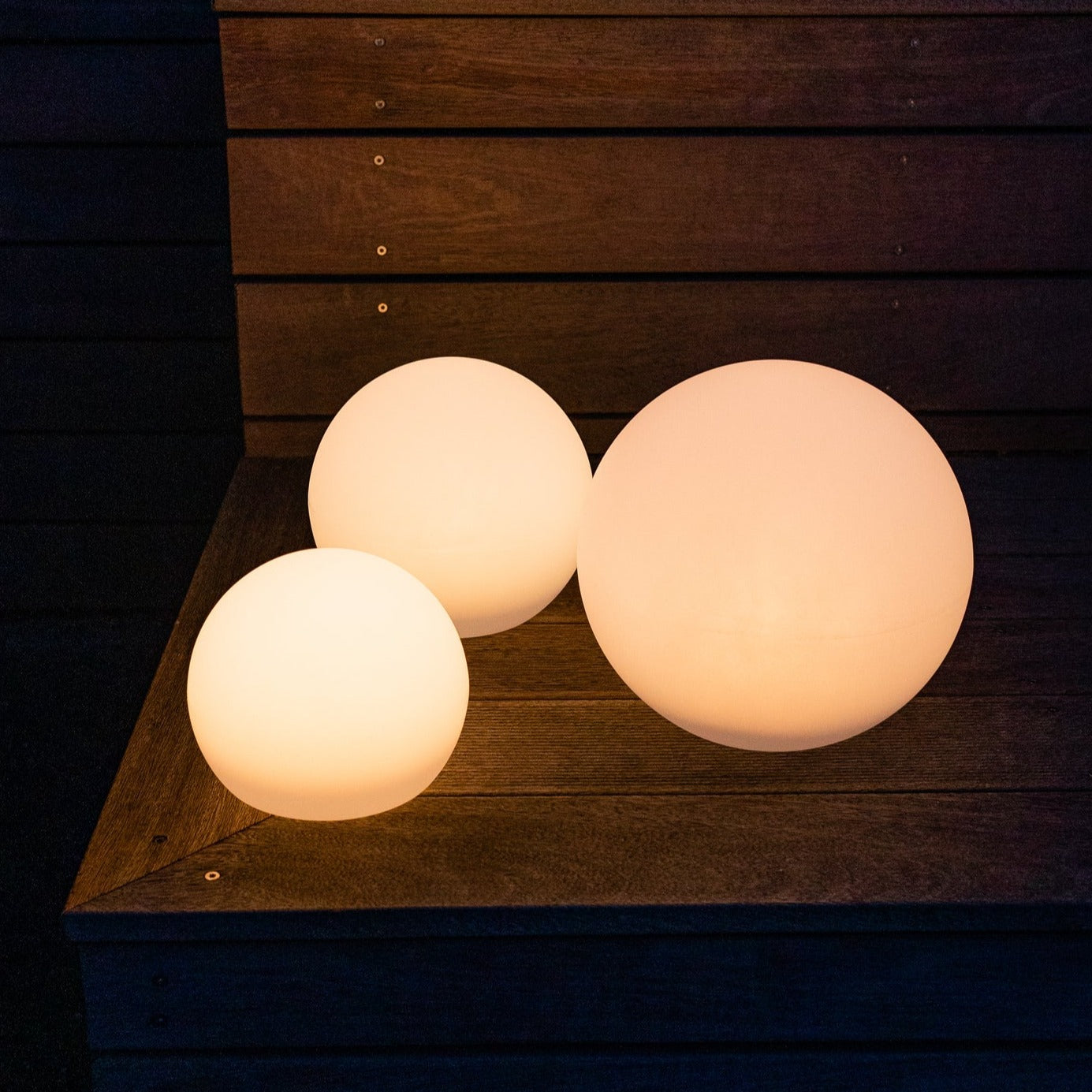 BowLift | Weatherproof Round LED Garden Light with 16 Colors and Remote Control - Perfect for Garden, Porch & Party