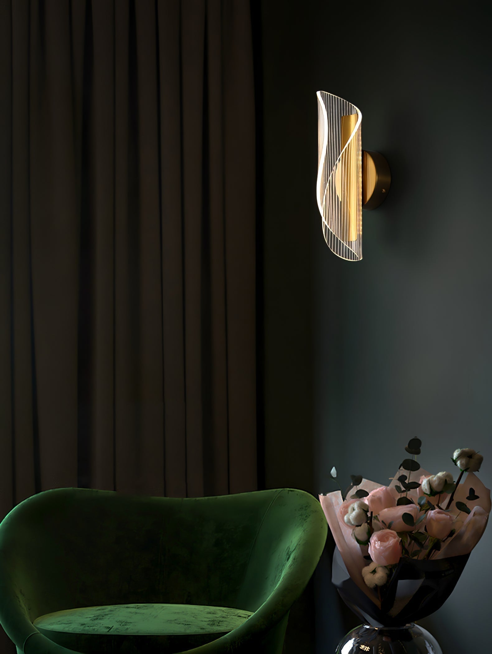 BowLift | CrystalAura – Sparkling Crystal Wall Light for Glamorous Touch