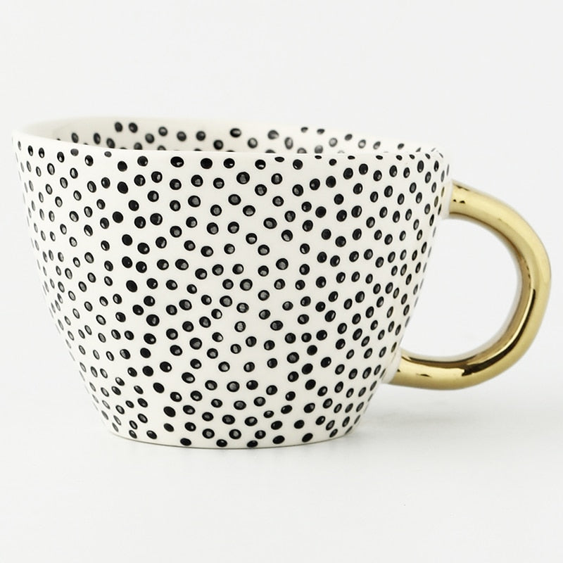 BowLift | Cup with abstract geometric pattern and gold handle