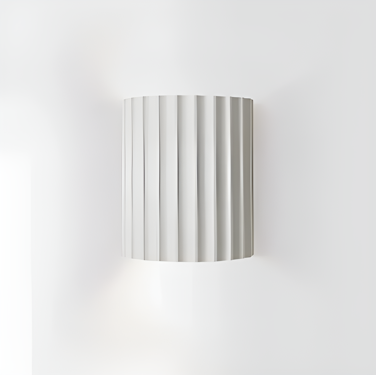 BowLift | Striped LED wall light made of resin for a modern Nordic atmosphere