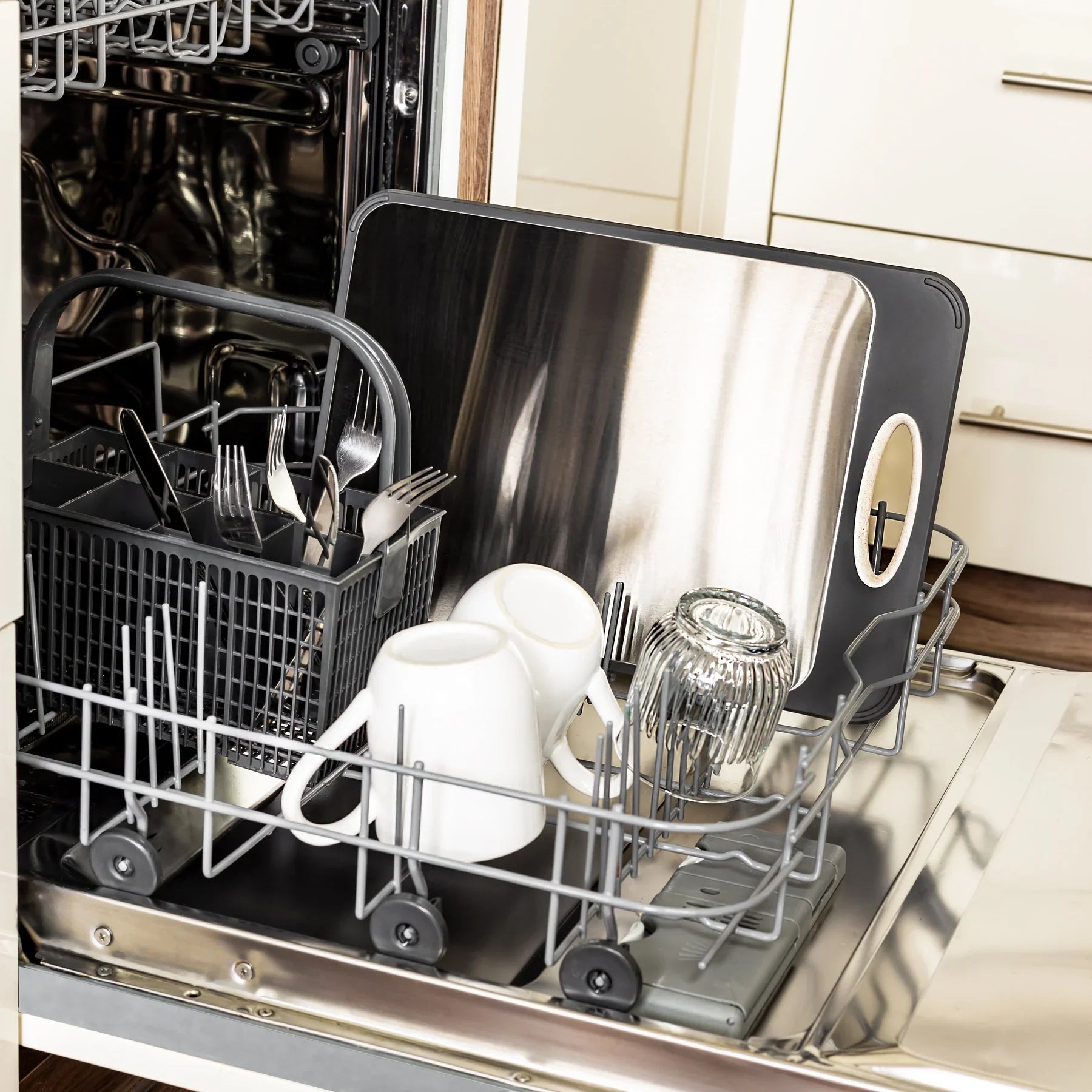 BowLift | Hygienic stainless steel cutting board with non-slip handle for precise cutting