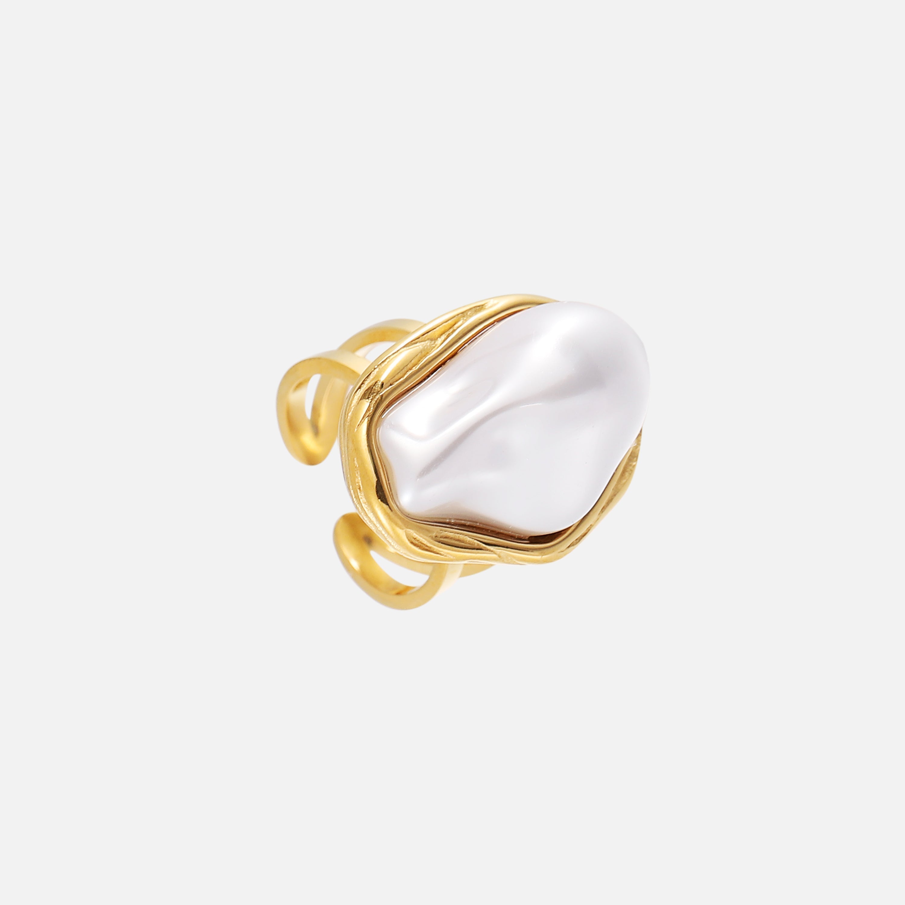 BowLift | Golden ring with irregular pearl – Organic & elegant
