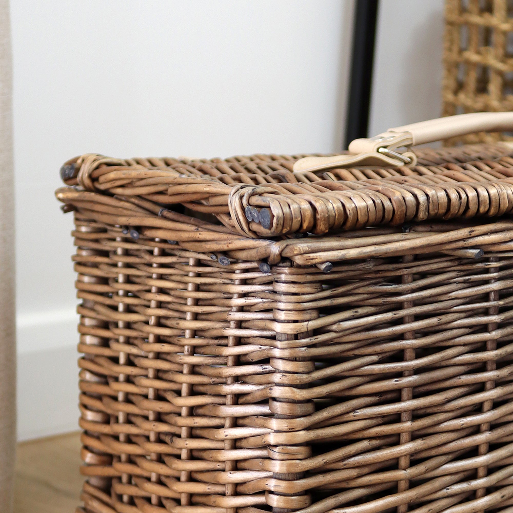 BowLift | Antique Wash Wicker Chest Hamper
