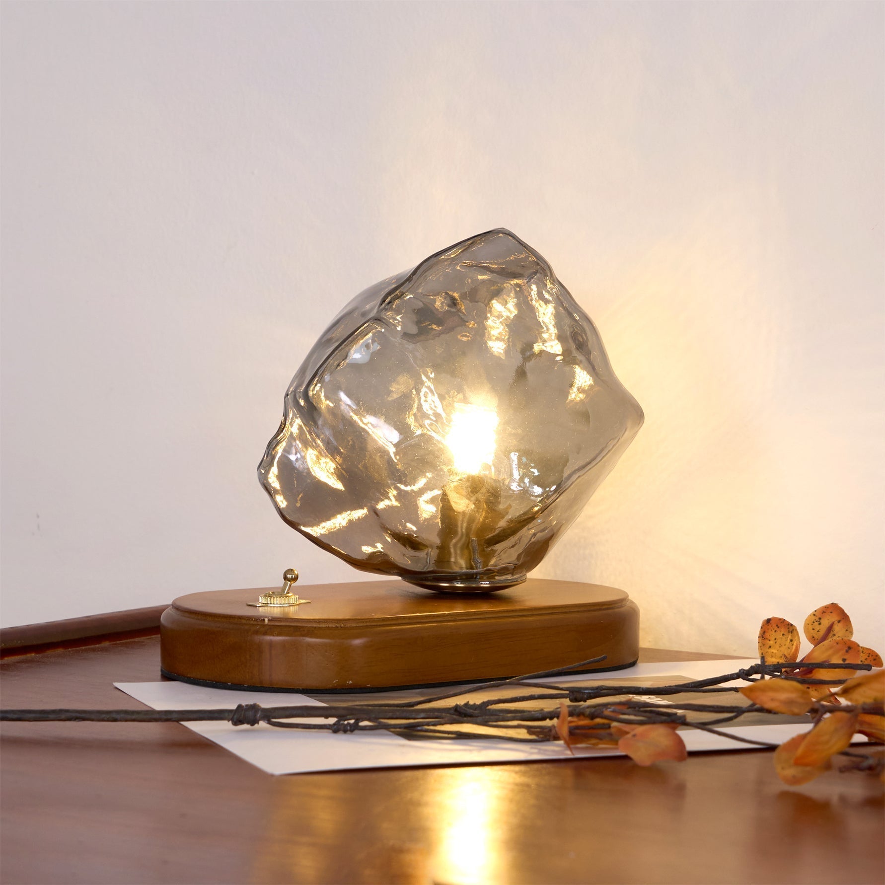 BowLift | RusticLume – Amber Glass and Wooden Table Lamp