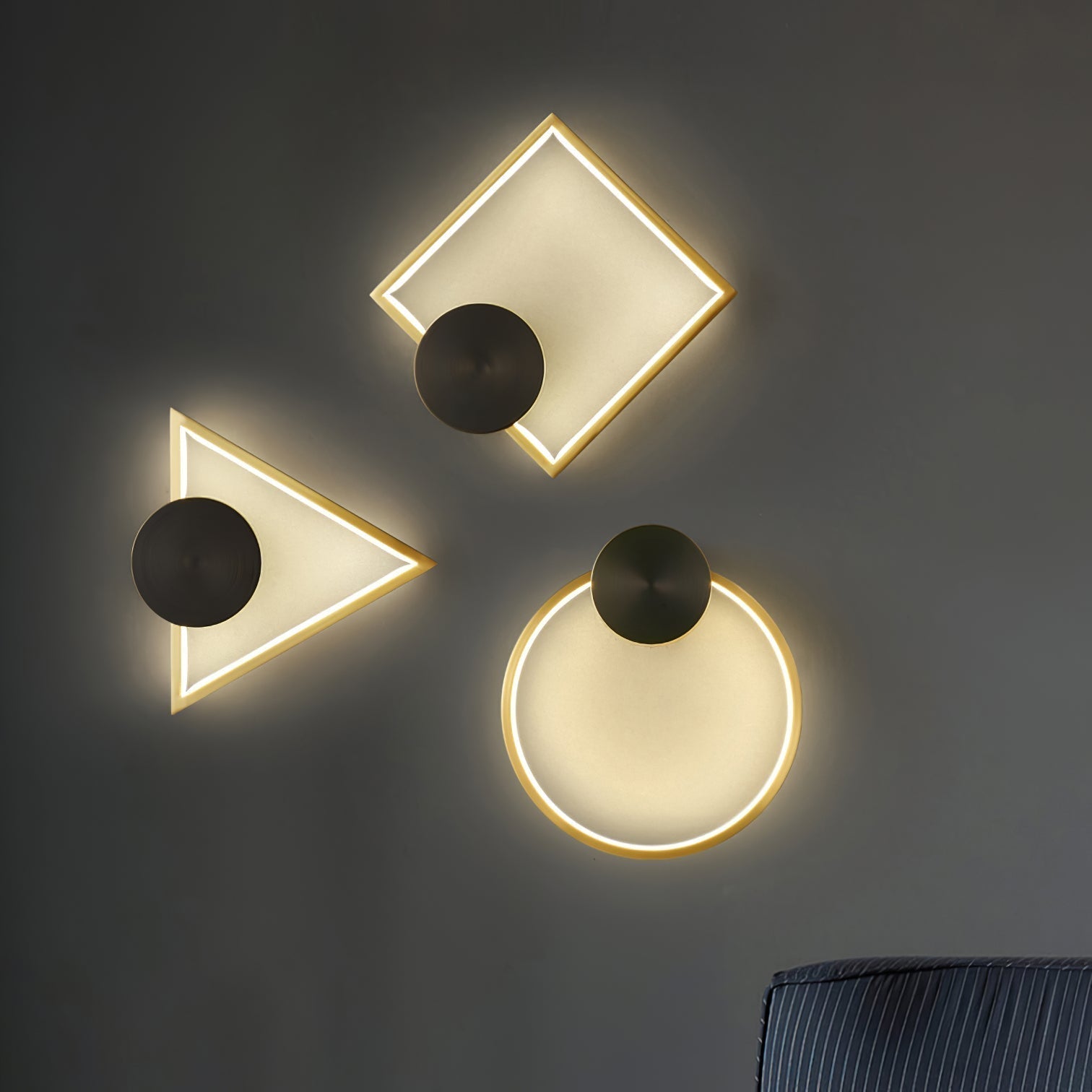 BowLift | GeoLight – Sleek Geometric Wall Lamp for Contemporary Spaces