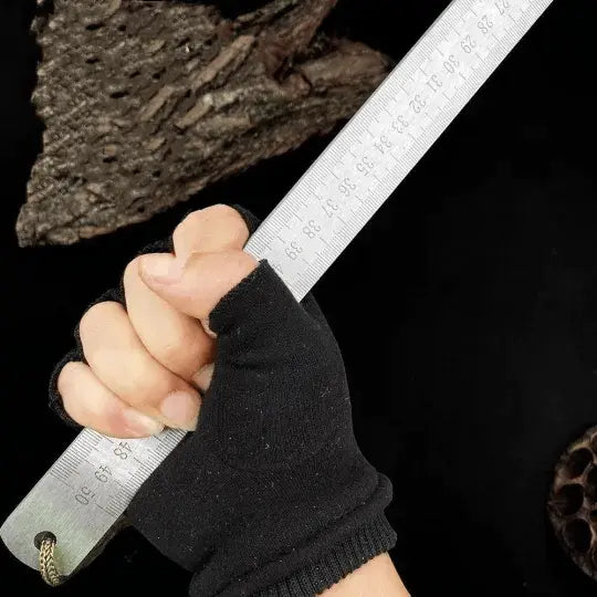 BowLift | Ruler made of hardened steel – used as an emergency tool