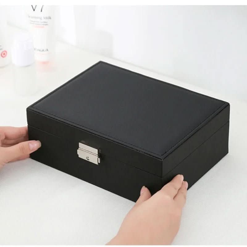BowLift | Jewelry box made of wood with PU leather surface