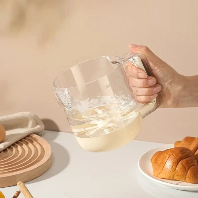 BowLift | Multifunctional Mixing Cup for Eggs – Manual Press with Measuring & Filtering Function