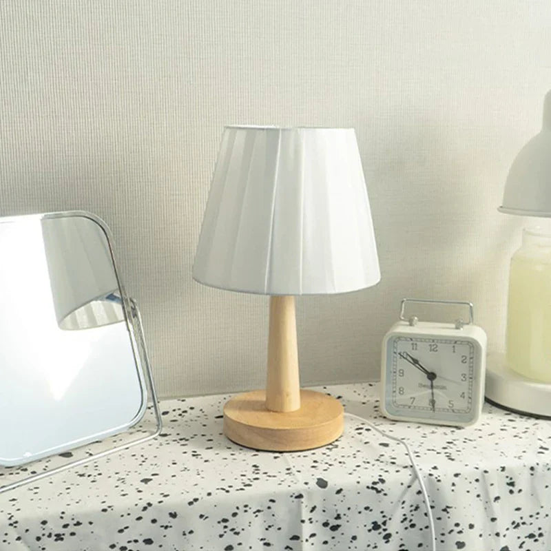 BowLift | Pleated Nightstand Lamp