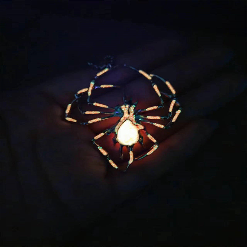 BowLift | Glow-in-the-Dark 3D Spider Necklace