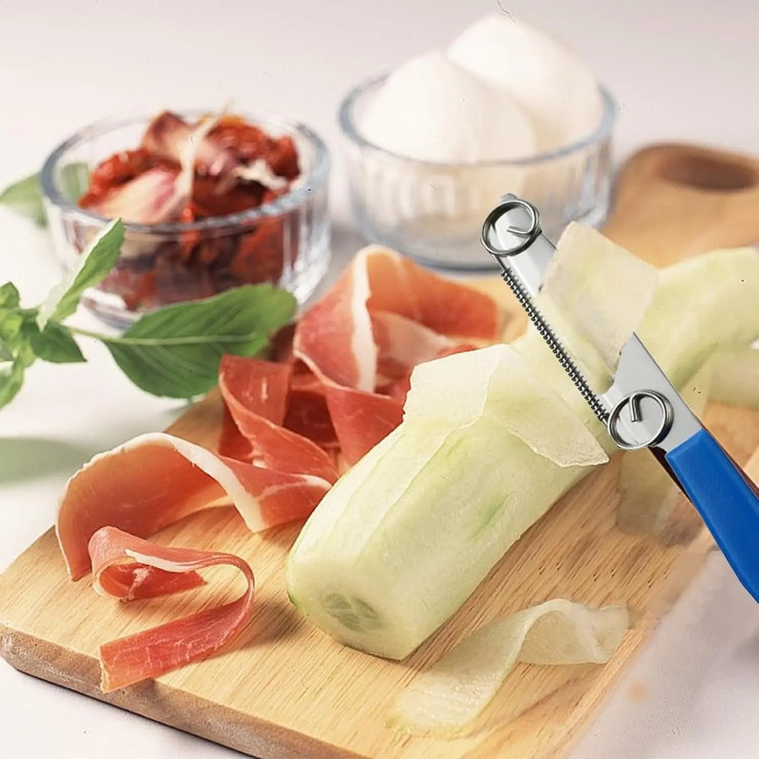BowLift | Practical Kitchen Set 3-in-1 – Peeler, Spiral Cutter & Citrus Juicer in one