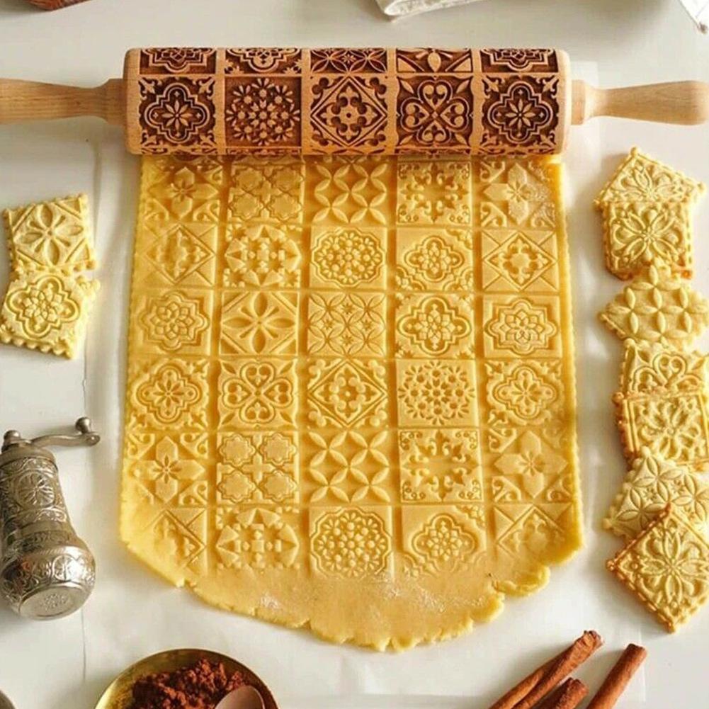 BowLift | Handmade rolling pin with decorative Christmas embossing