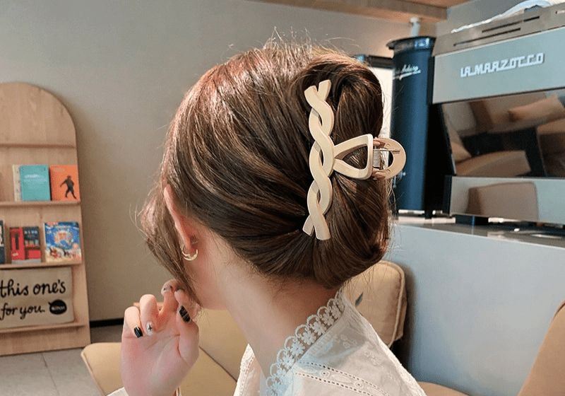 BowLift | Elegant hair clip with strong hold for every hair type