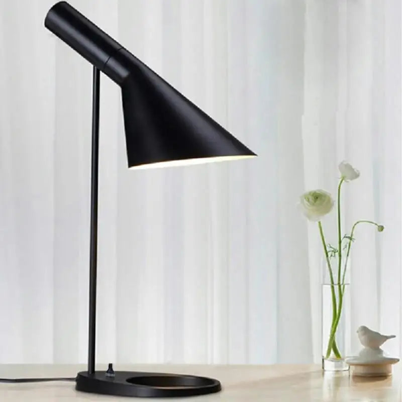 BowLift | Table Lamp with Modern Metal Design