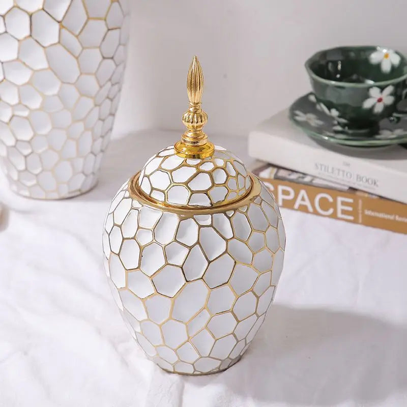 BowLift | GoldenPattern | Ceramic Vase with Luxurious Gold Accents – Modern Decorative Home Piece
