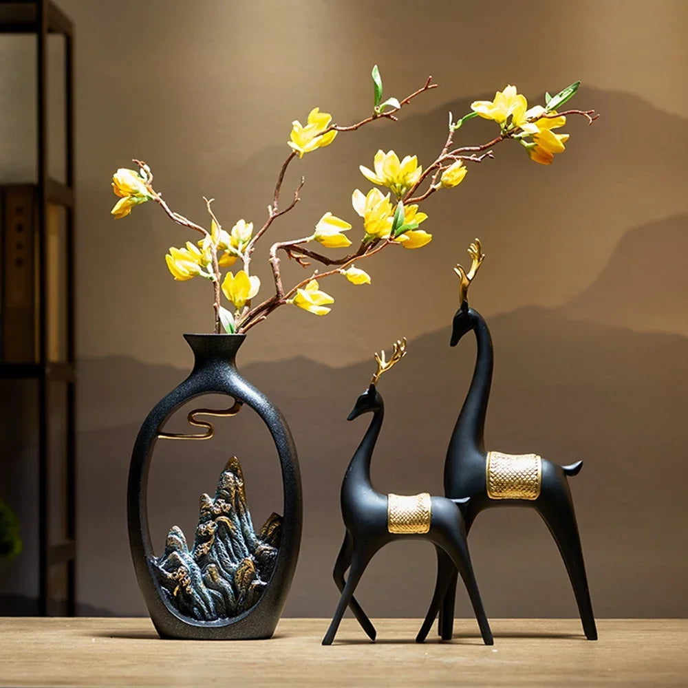 BowLift | Detailed mountain patterns in an elegant vase