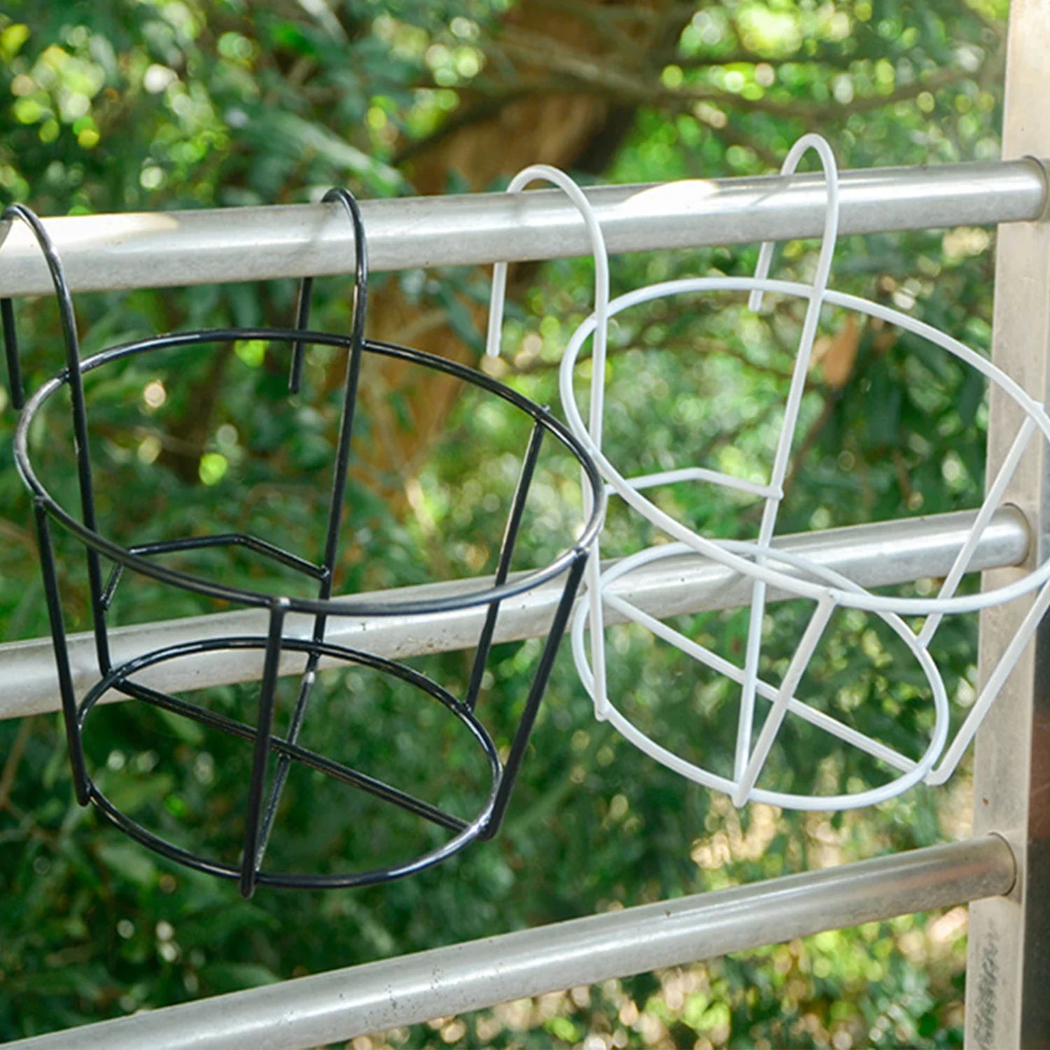 BowLift | Practical plant pot holder with stable metal frame for balcony and terrace