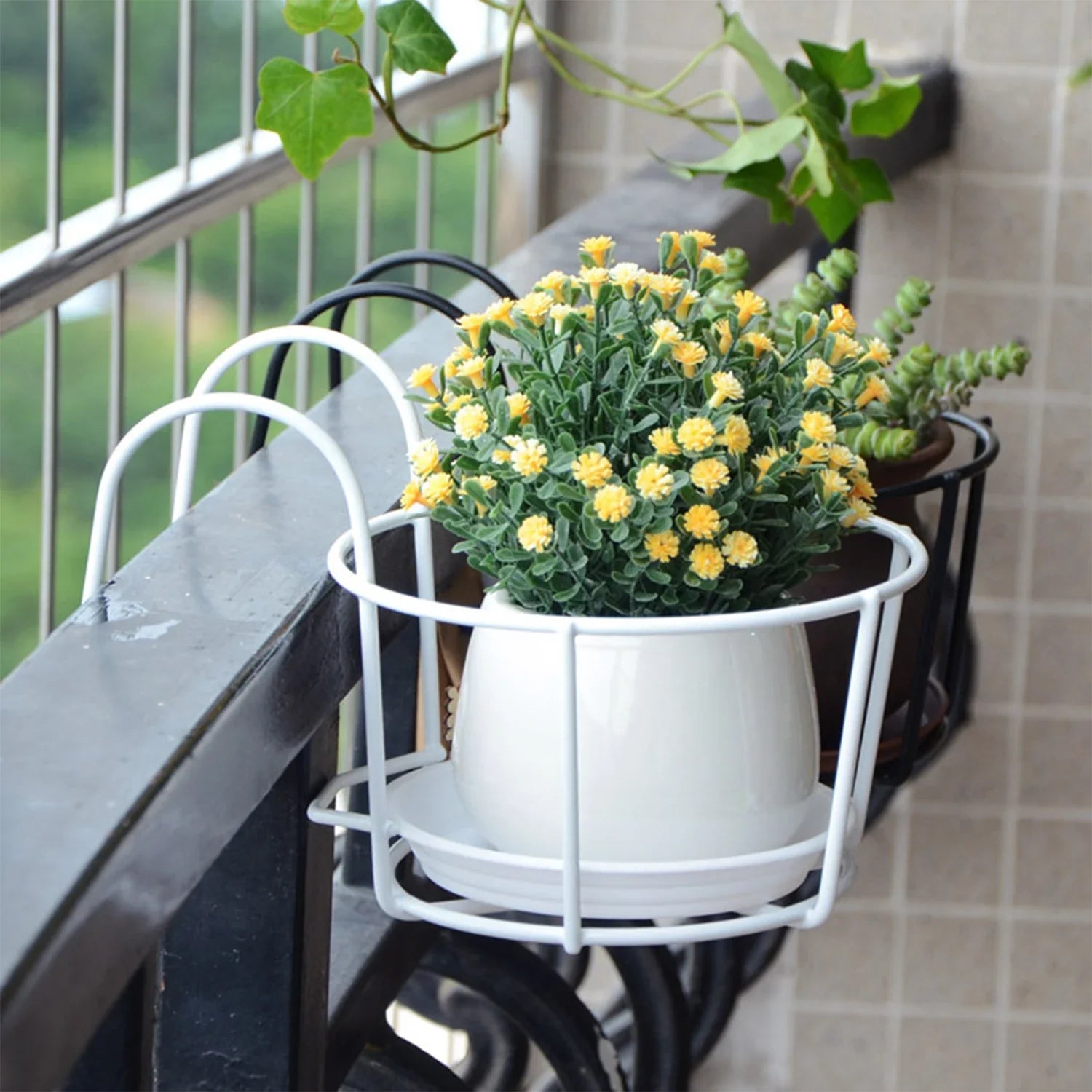 BowLift | Practical plant pot holder with stable metal frame for balcony and terrace