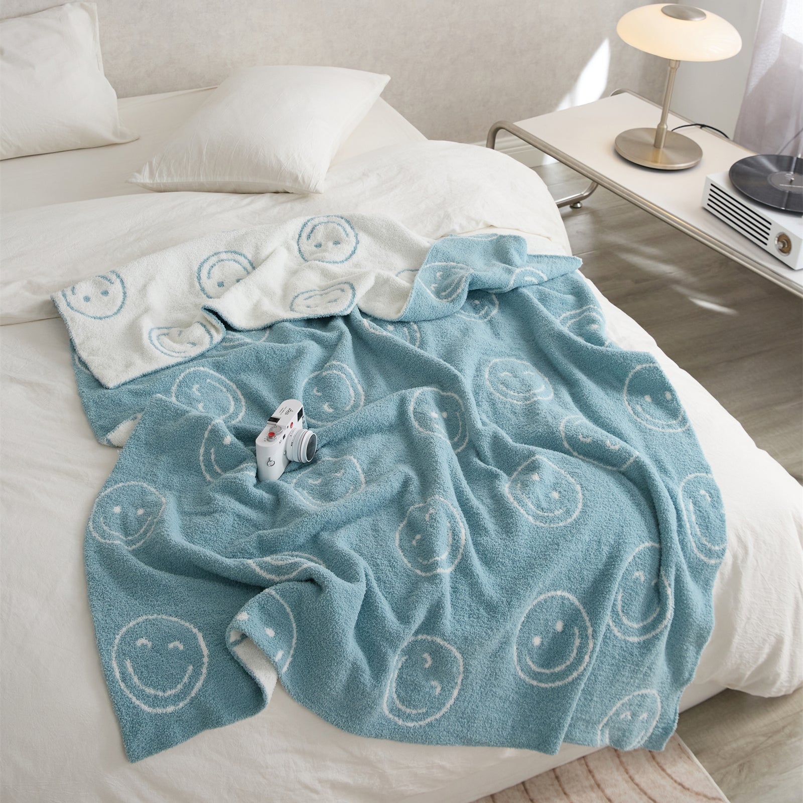 BowLift | Smiley Blanket